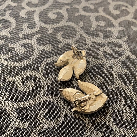 Trifari Vintage Clip Earrings - Picture 4 of 4